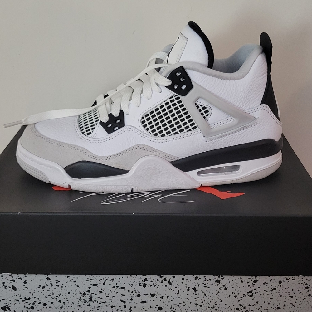 Air Jordan Retro 4
